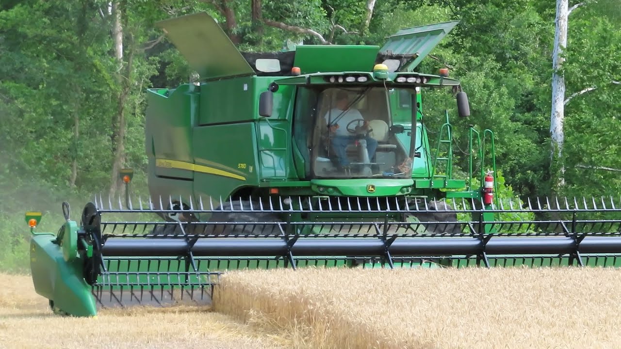 John Deere S760 cutting WHEAT