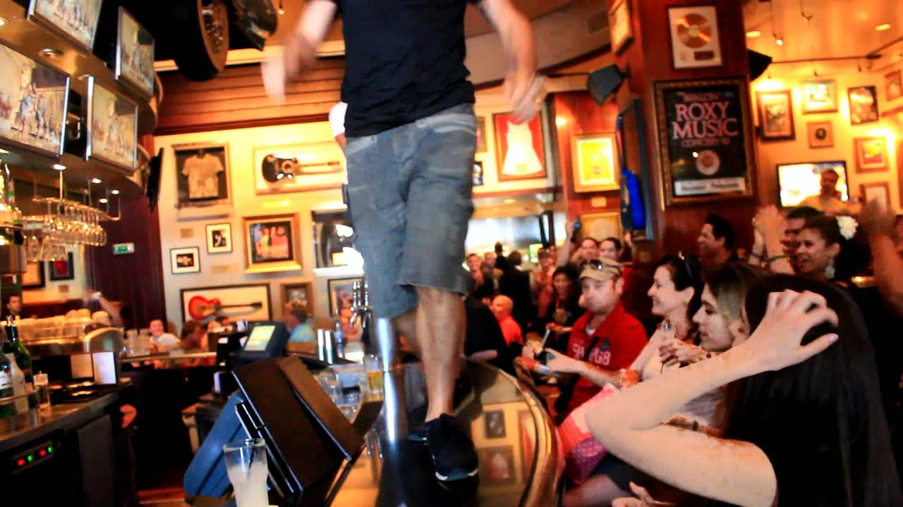 flashmob hard rock cafe barcelona