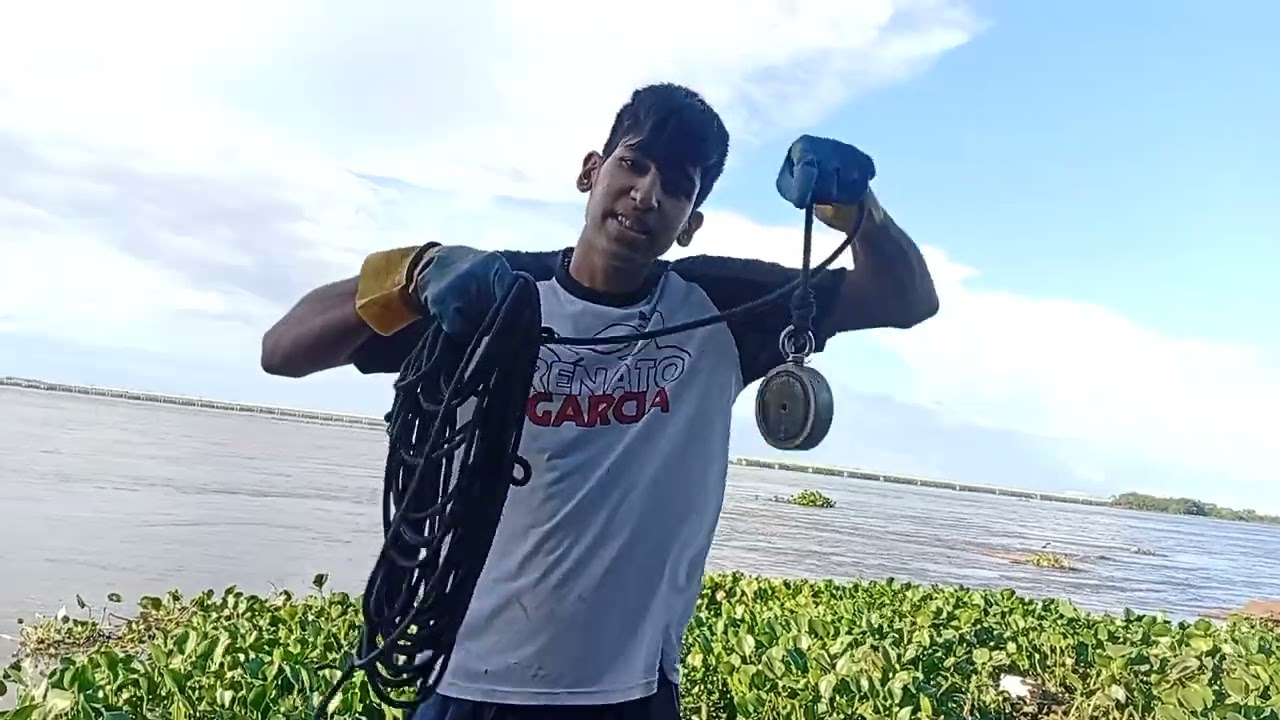 Pesca magnética e uma faca perigosa é chato inesperado no Rio meu irmão pisou em cima da faca 🔪🆘😱🙏🏻