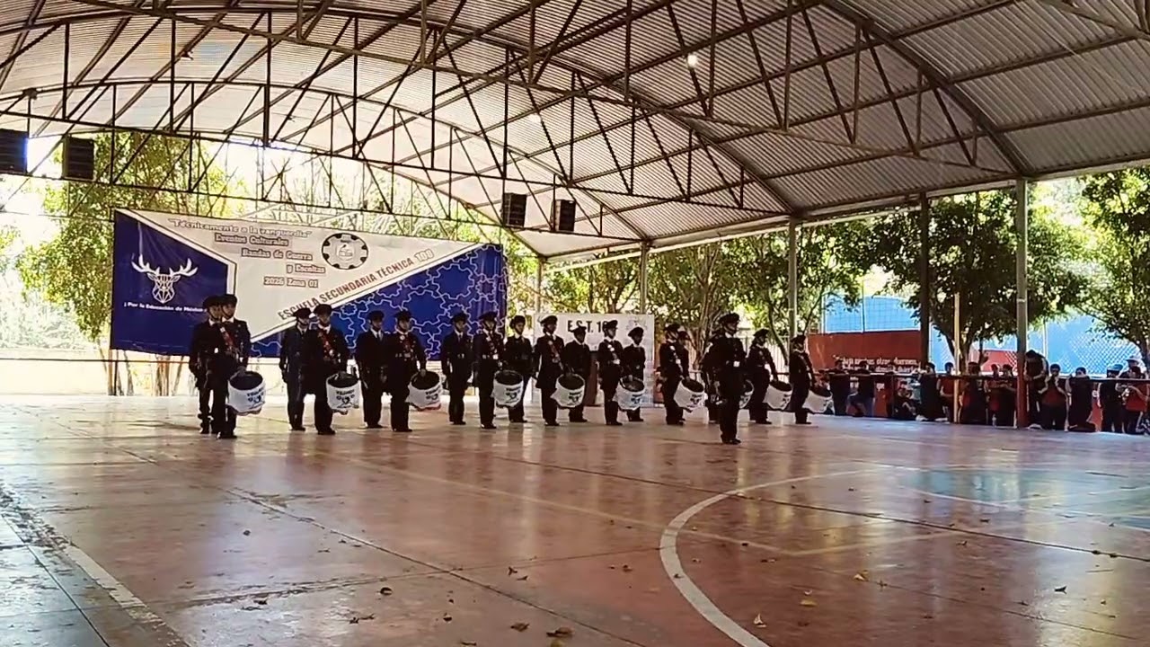 La banda de guerra donde mi niña y niño van que orgullo que sigan así
