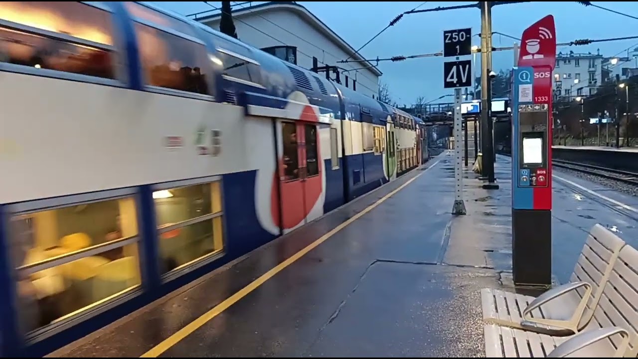 Transilien ligne U départ imminent de Suresnes mont valerien destination la verrière
