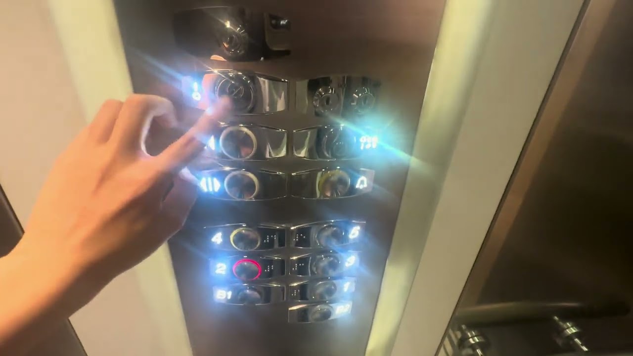 初九 - 2002 OTIS GeN2 elevator at Furama City Centre (shopping wing)