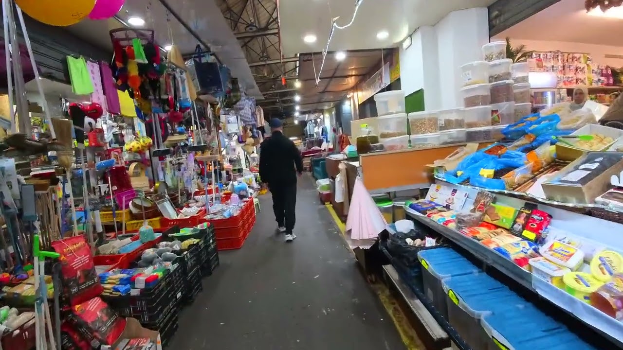 Marseille marché aux puces : cap pinède. 