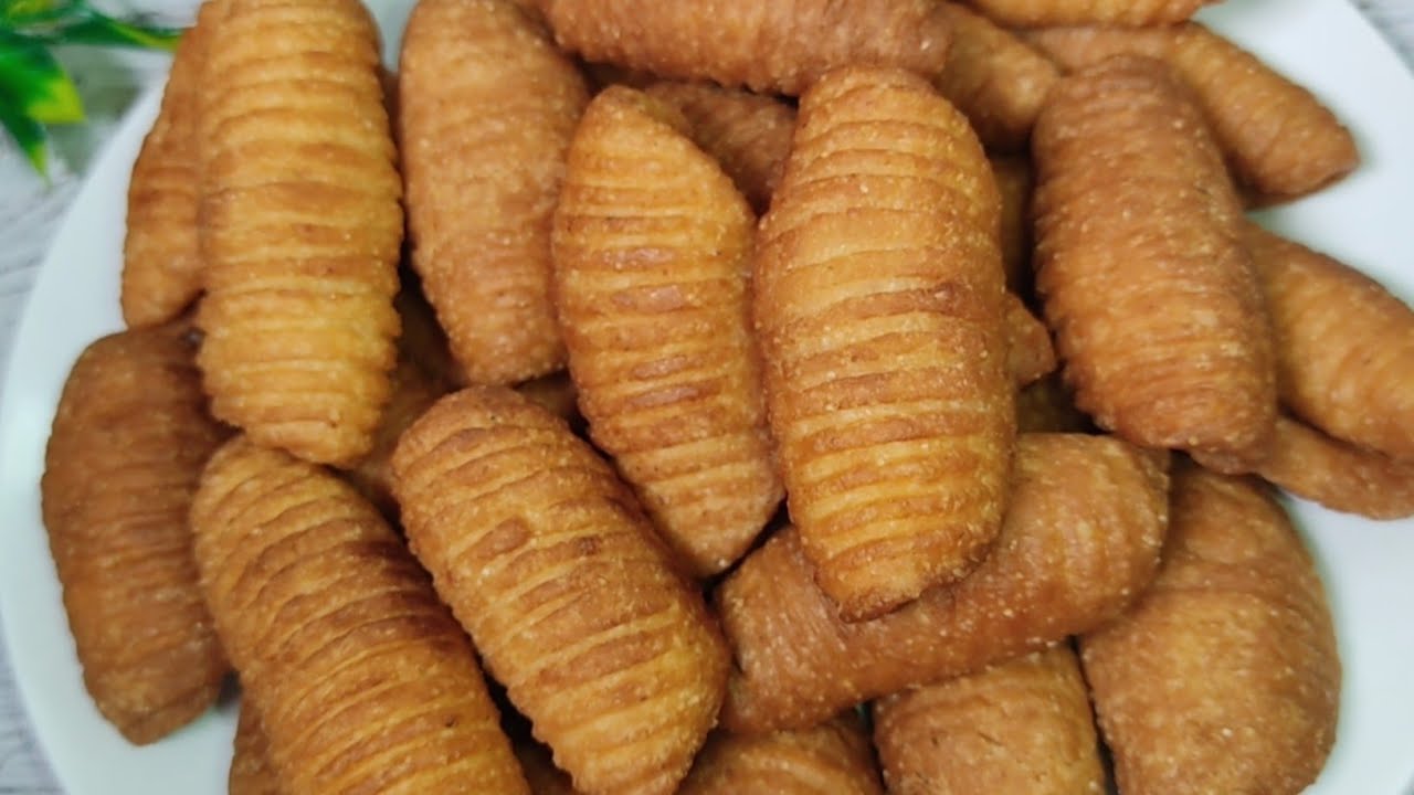 पहली बार में ही एकदम  खस्ता क्रिस्पी खजूर बनेगें जब इस तरीके से बनाएंगे lChristmas Snacks l Khajur