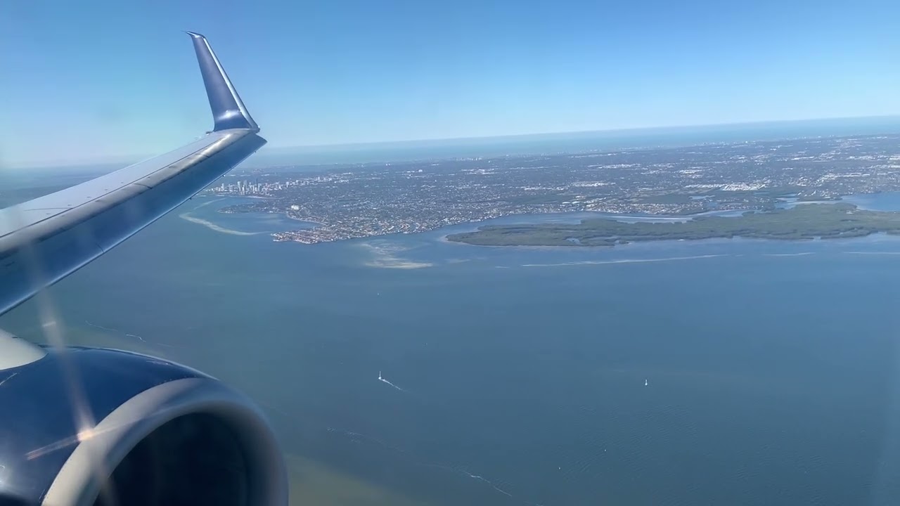 Delta 737-900ER Landing and Taxi to Gate in Tampa, Florida