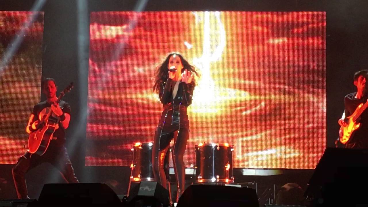 Malú - Nos sobró la ropa (Directo)