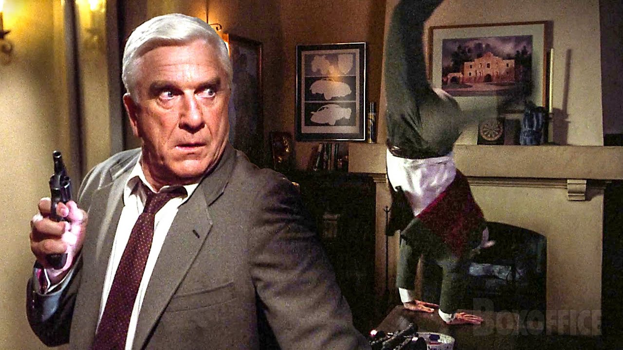 ニンジャ・コップに驚きの訪問者 | 裸の銃を持つ男 | 映画シーン