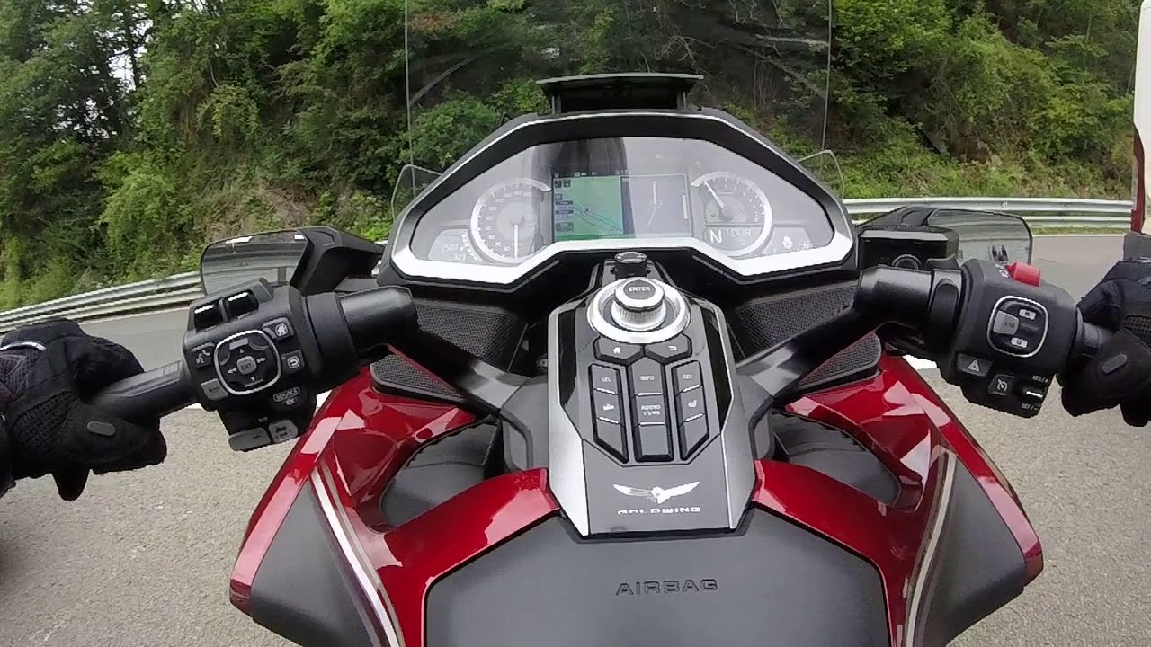 Honda Goldwing DCT 2018, en route et en sport!