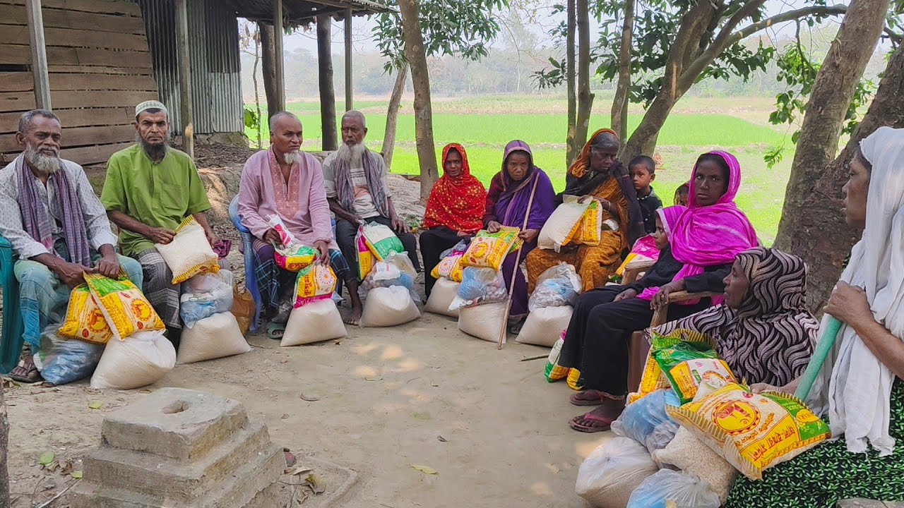 আজ অসহায় ১১টি পরিবারের মাঝে ইফতার বিতরণ করলাম 