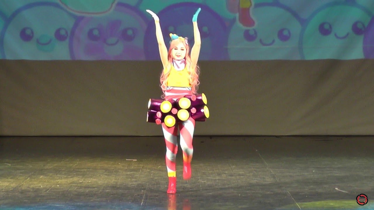 Just Dance 2017 - Oishii Oishii (Одиночное косплей дефиле) - S.O.S 2018