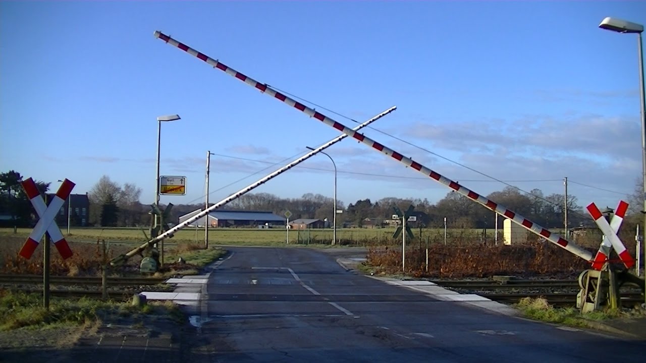 Spoorwegovergang Kerken-Aldekerk (D) // Railroad crossing // Bahnübergang