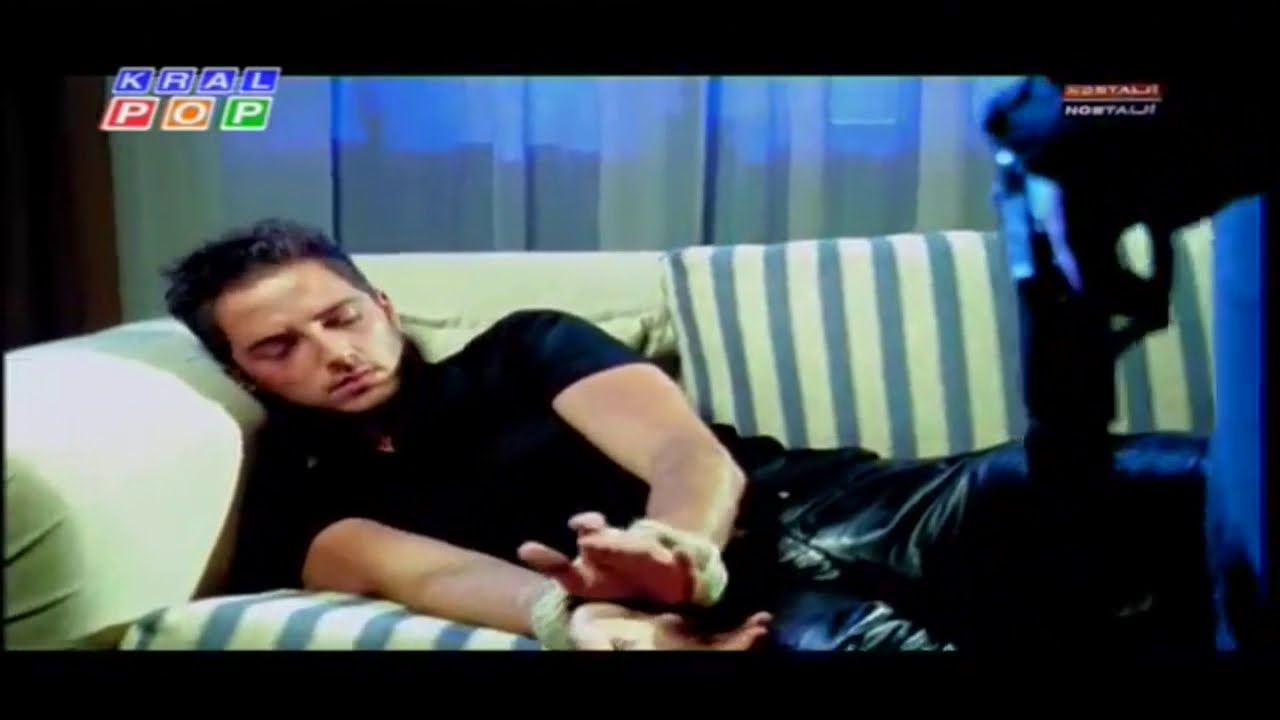 Turkish singer in leather trousers