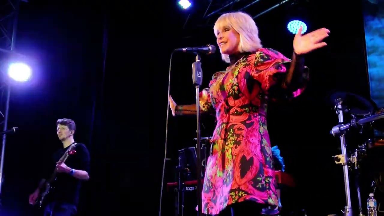 Toyah - Obsolete (HD)