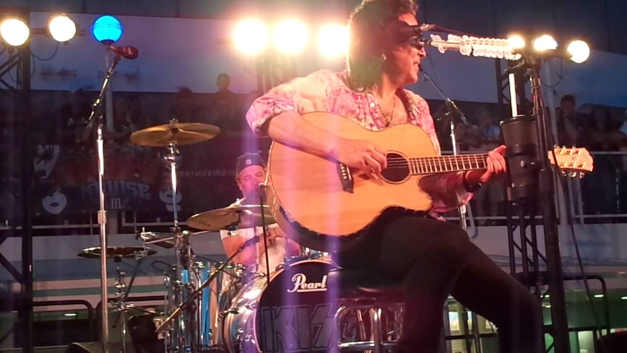 Kiss - Love Theme From Kiss / Creatures Of The Night - Live at Kiss Kruise III - Sail Away Concert