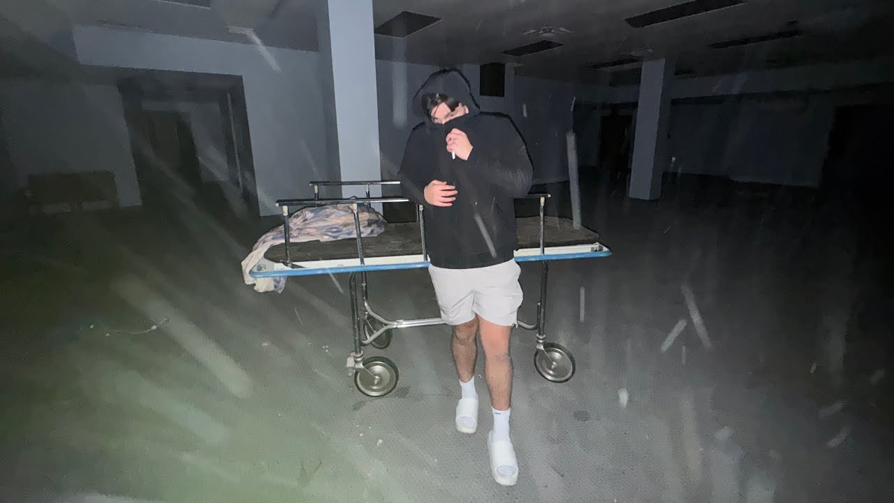 Exploring an ABANDONED Hospital 