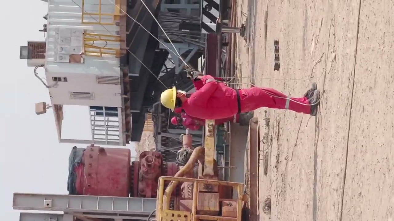 رفع برج الحفر شركه كوسل _ COSL الصينيه _ في العراق ريك 7008 Lifting the drilling platform