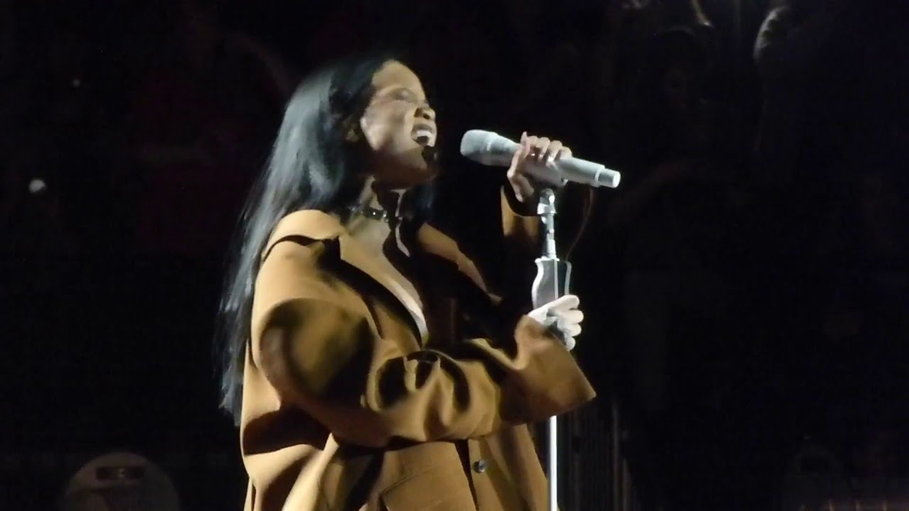 KISS IT BETTER -RIHANNA: ANTI WORLD TOUR 4.2.16