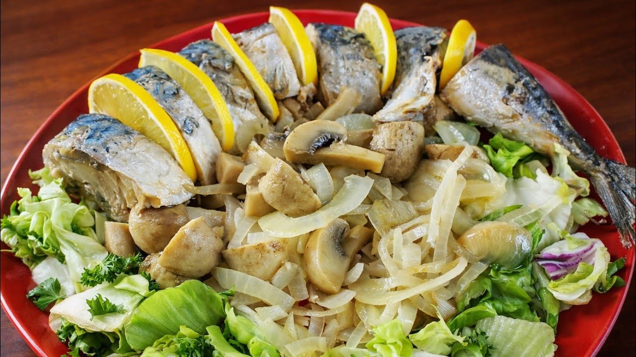 Маринованная скумбрия с грибами и луком