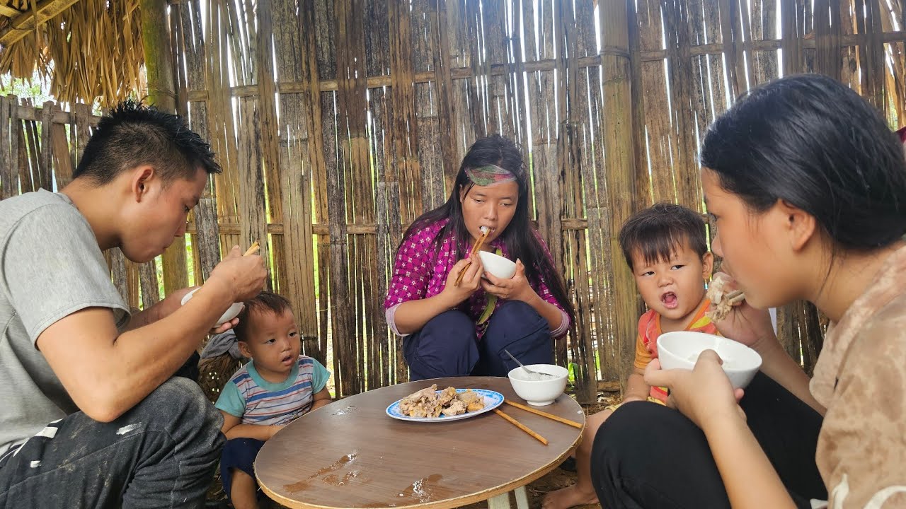 Ms. Ly Thi My has recovered from her illness and can now cook for her family - lý thi My