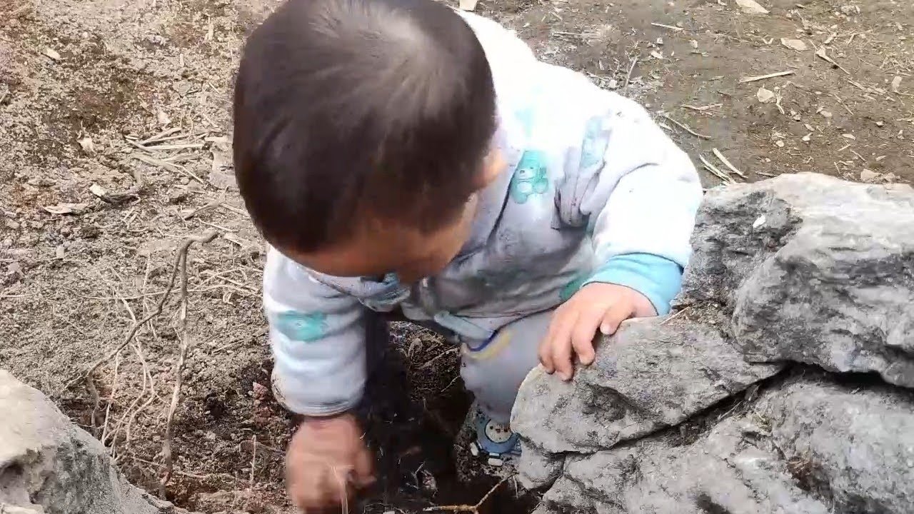 The Child Cried and Chased After His Mother | Heartbreaking Village Story