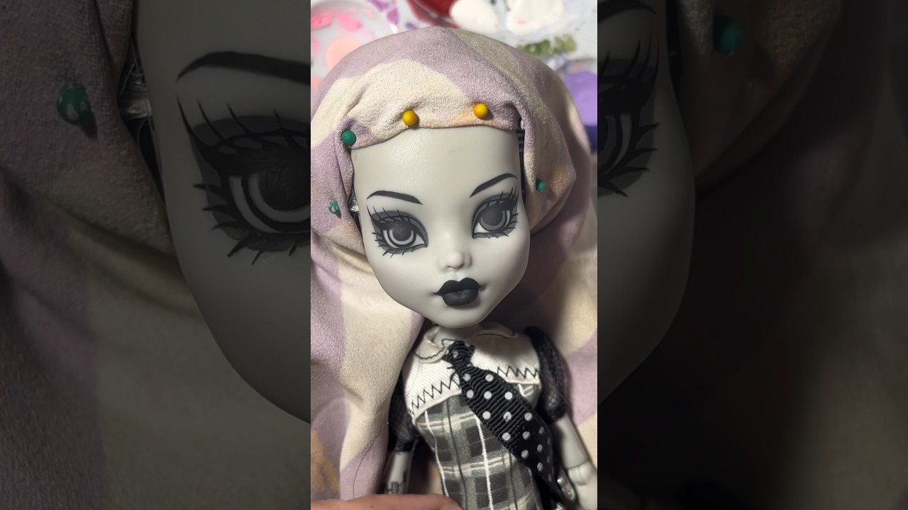 Repainting Black & White Frankie! 🤍 #ooak #MonsterHigh #doll #shorts