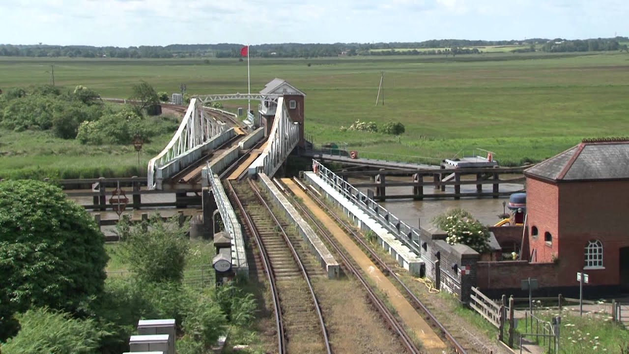 Reedham swing bridge closes after a vessel passes through