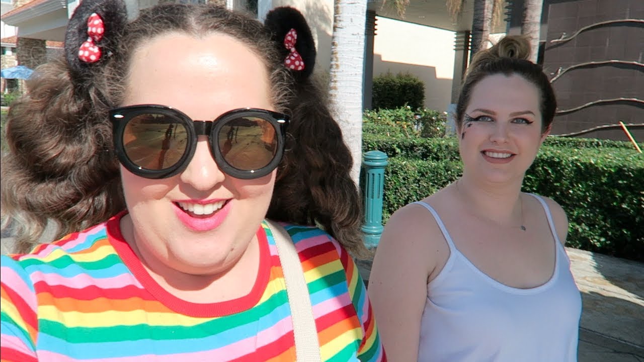 LA / DISNEYLAND SISTER TRIP DAY 5: LET'S GET SPOOKY! | Gillian At Home