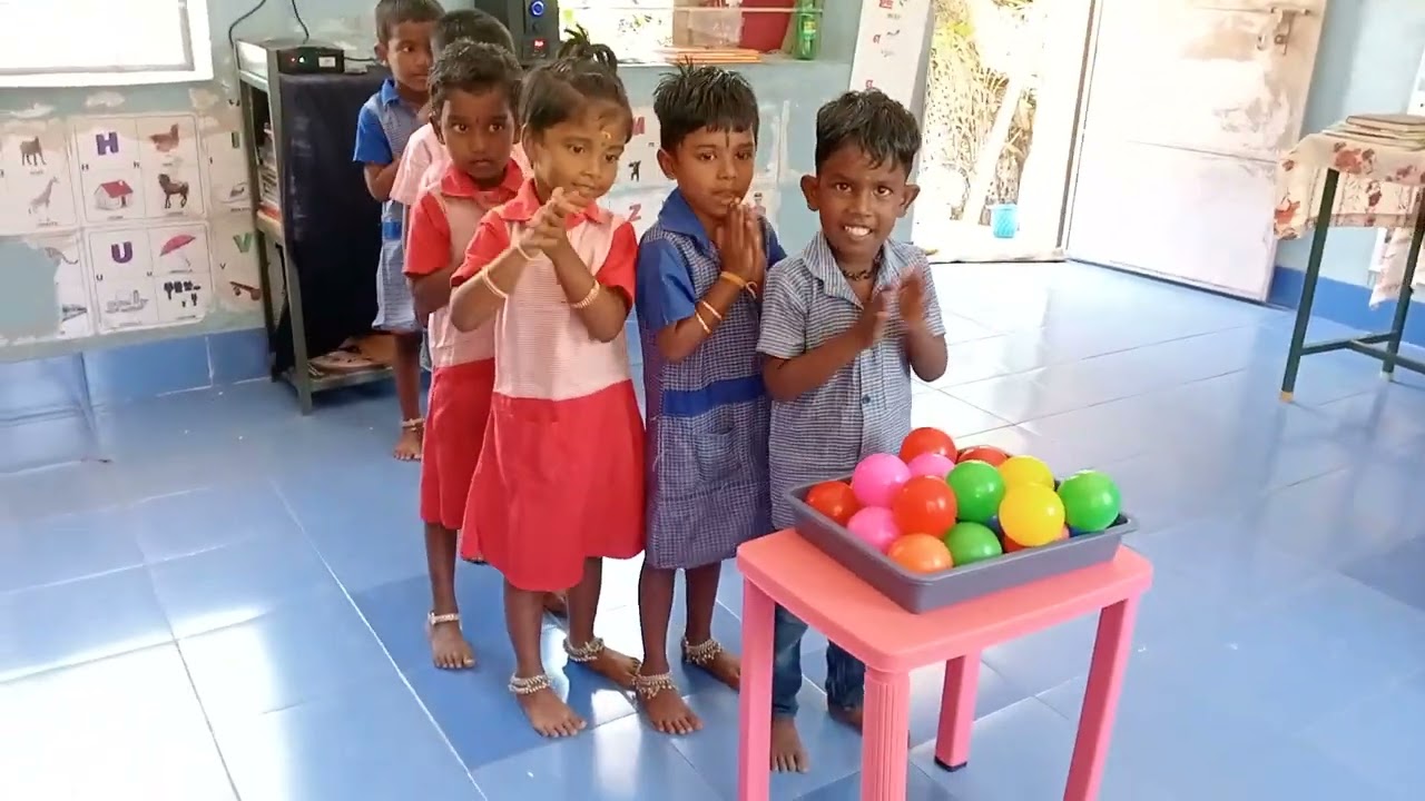 பந்தை எடுத்து கவனமாகப் போடவும் # Pick up the ball and drop it carefully # Anganwadi Chutties