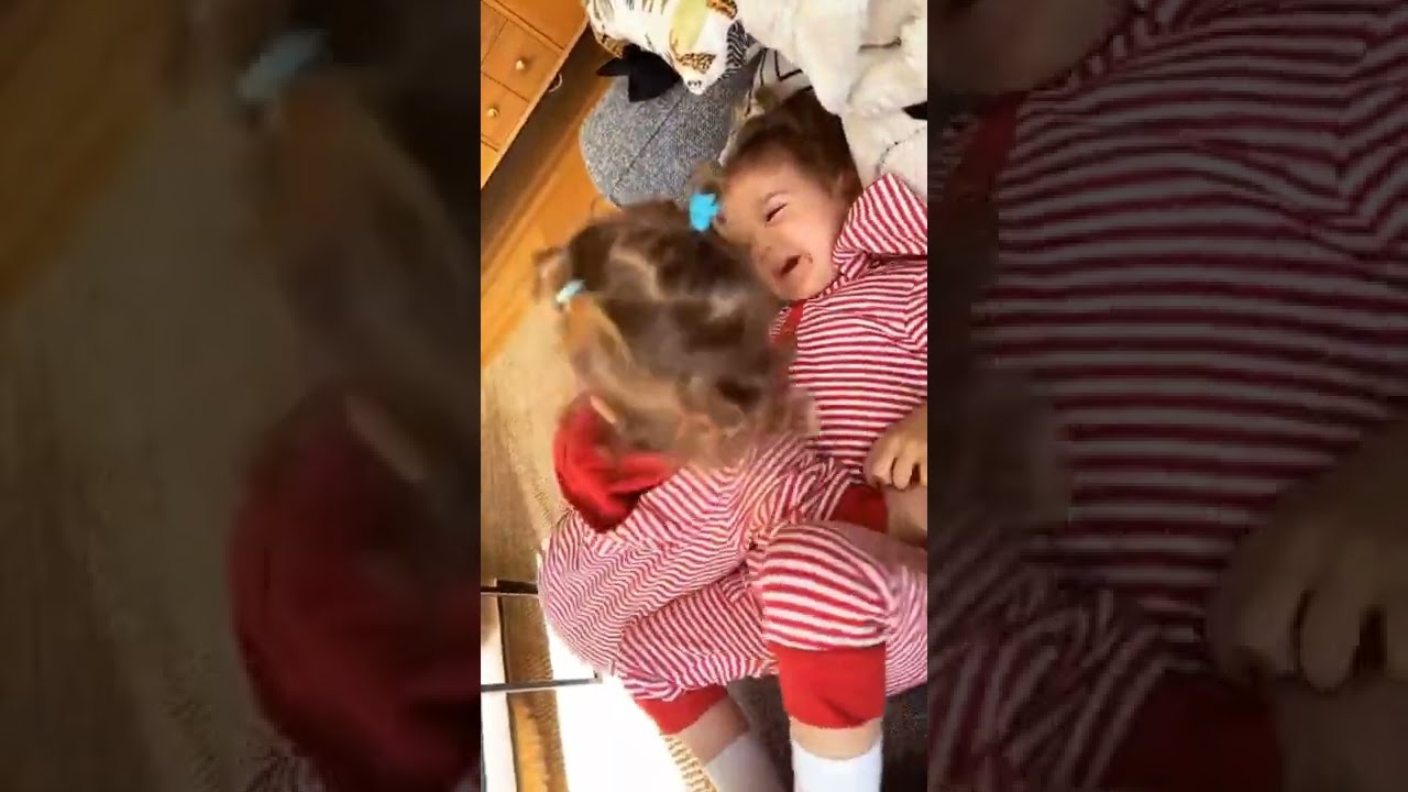 Pelin Akil Altan & Anıl Altan kızları Alin & Lina'nın babaları ile market alışverişi oyunu..