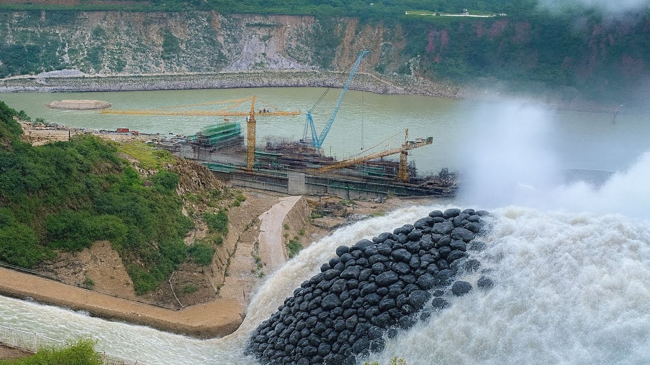 Massive Dam Spillway Release Wipes Out Cofferdam Instantly|Cofferdam Destroyed by Brutal Water Force