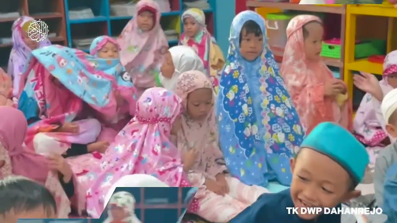 Kegiatan selama Pondok Romadhon yaitu praktek sholat Tarawih Berjamaah