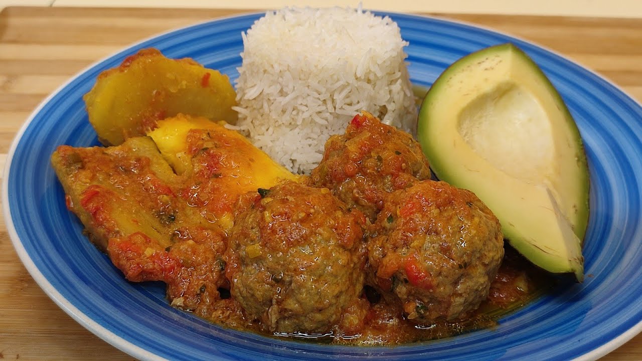 SUDADO DE ALBÓNDIGAS COLOMBIANO