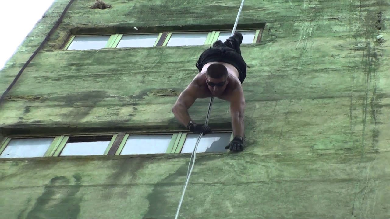35 metters head down rappel !
