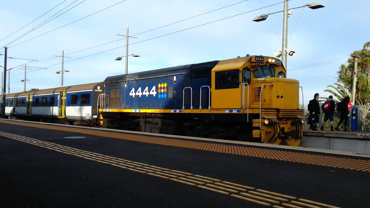 DC 4444 @ Avondale Station EMD 12-645C Idle and acceleration