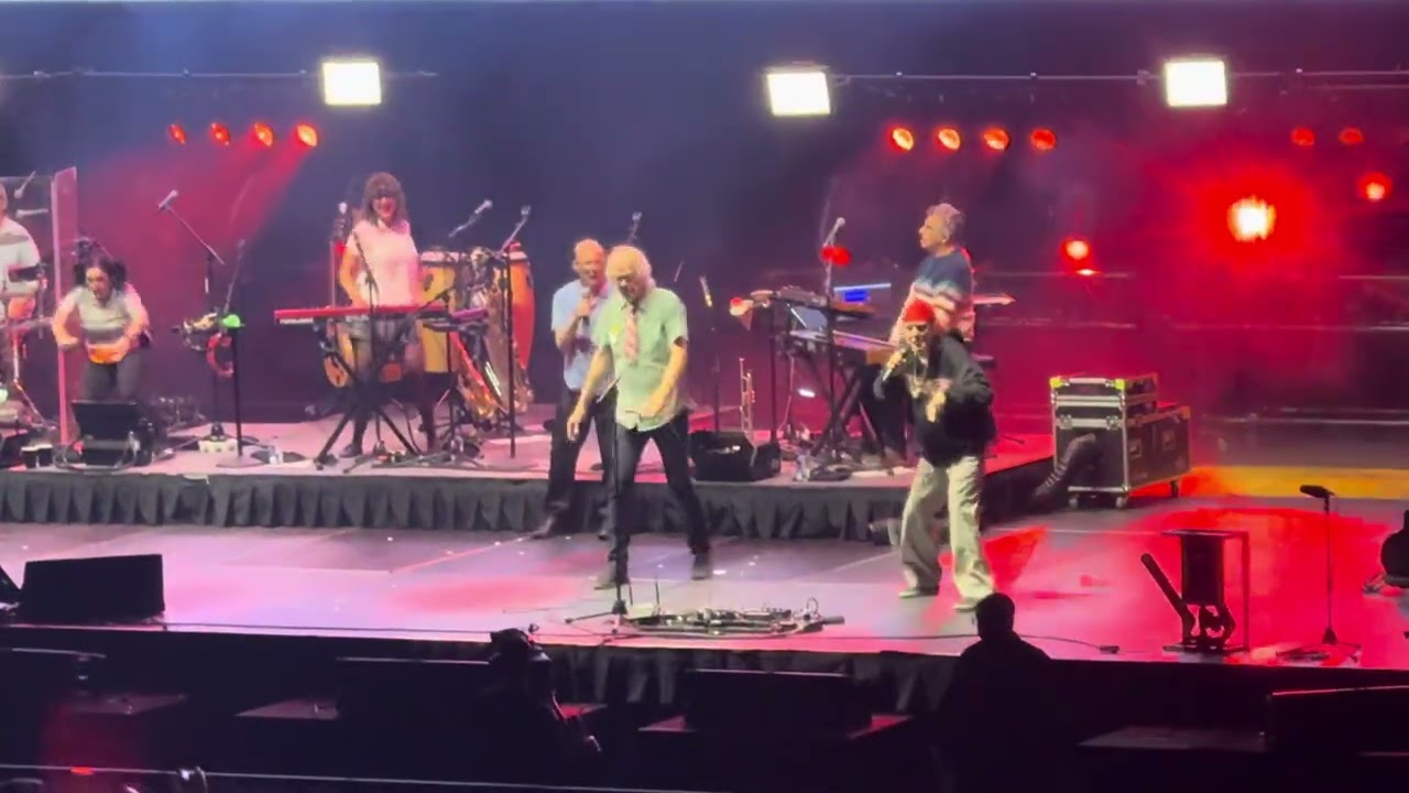 Weird Al singing his parody of Ridin’ Dirty, aka White and Nerdy #weirdal #weirdalyankovic 