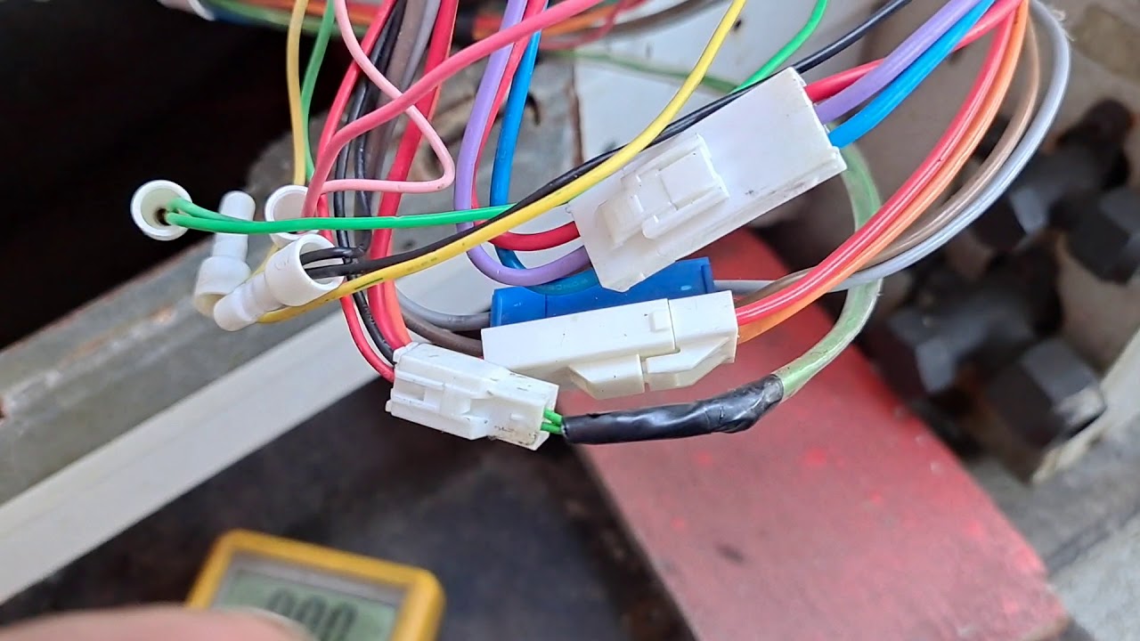 ช่างแมวตรวจเช็คซ่อมเครื่องซักผ้าฝาบน TOSHIBAรุ่นAW-SD120STอาการซักไม่ได้ปั่นหมาดได้โค๊ชขึ้นEC5 EP2