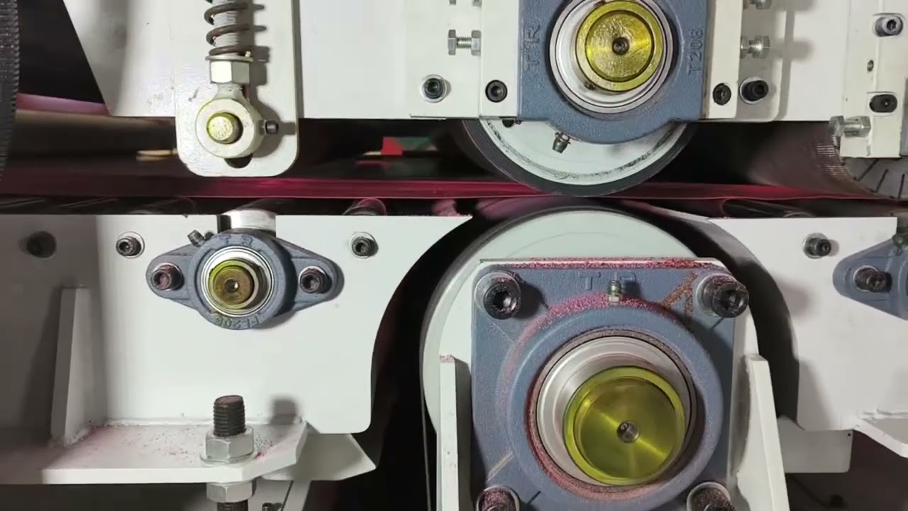 Natural rubber sheet grinding