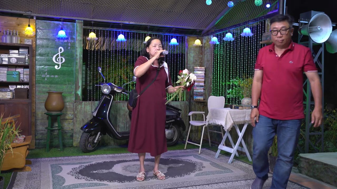 Ánh Hồng 