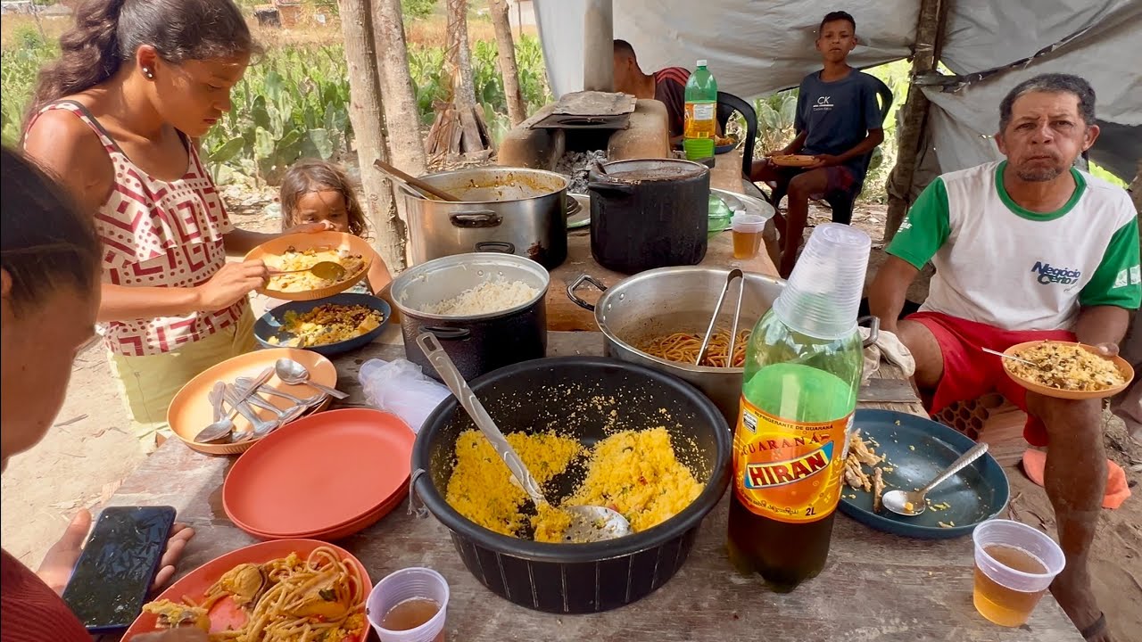 ALMOÇO NA ROÇA E CONSTRUÇÃO DA CASA DE “BIA” COMUNIDADE SANHARÓ 