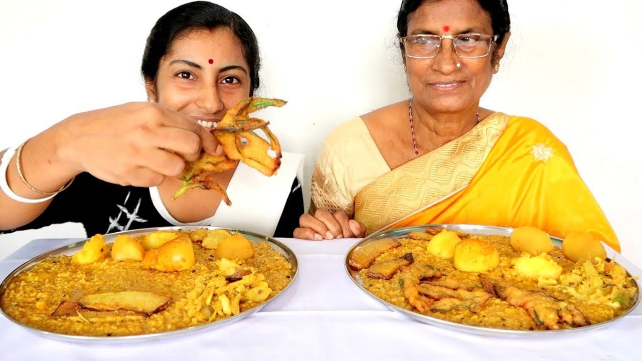 Eating Gobindo Bhog Khichdi With Egg Curry, Chhachra, Aloo Vaja, Kumro Vaja, Pakoda