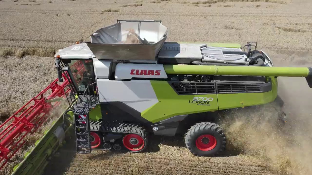 CLAAS LEXION 8700TT во время уборки пшеницы в регионе Альтмарк 4K