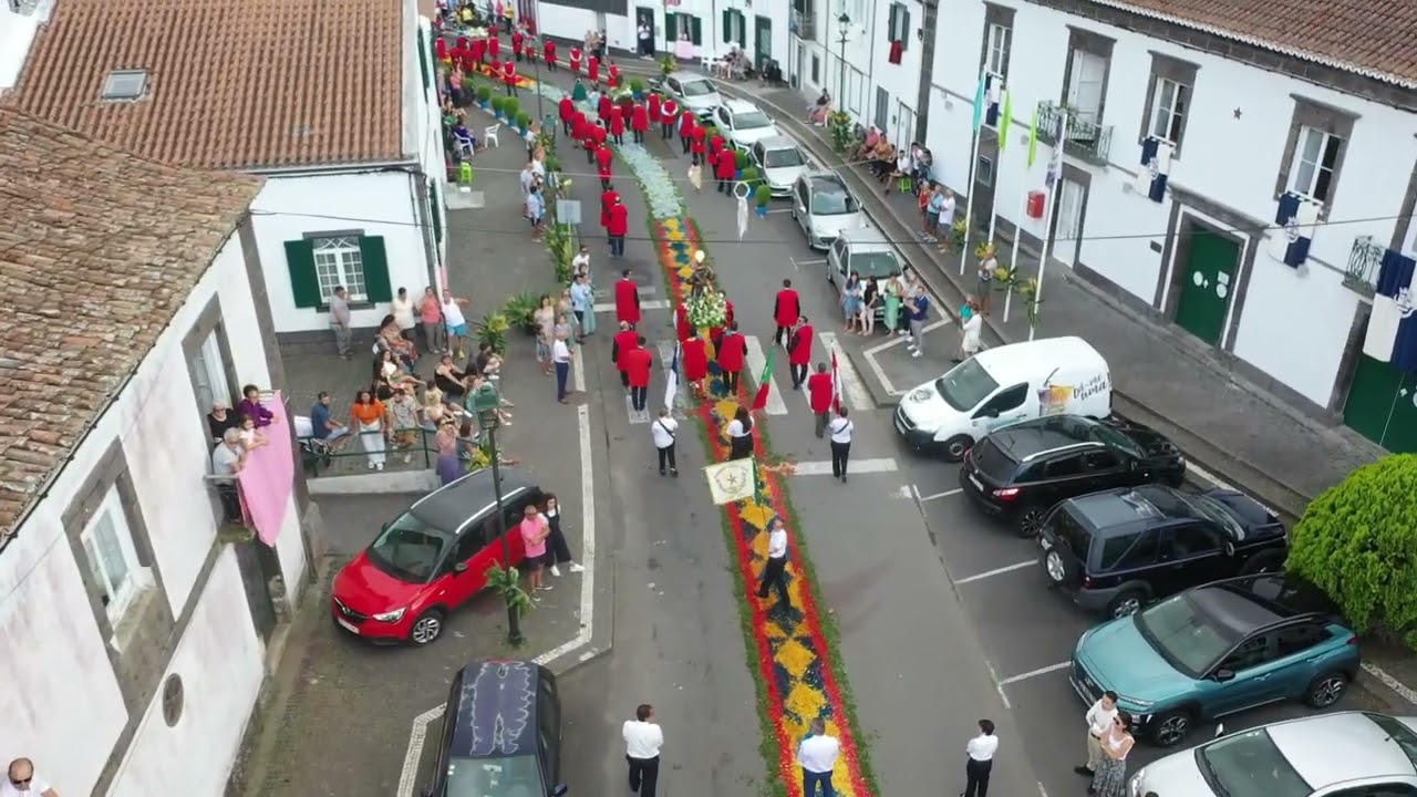 vila de agua de pau em festa
