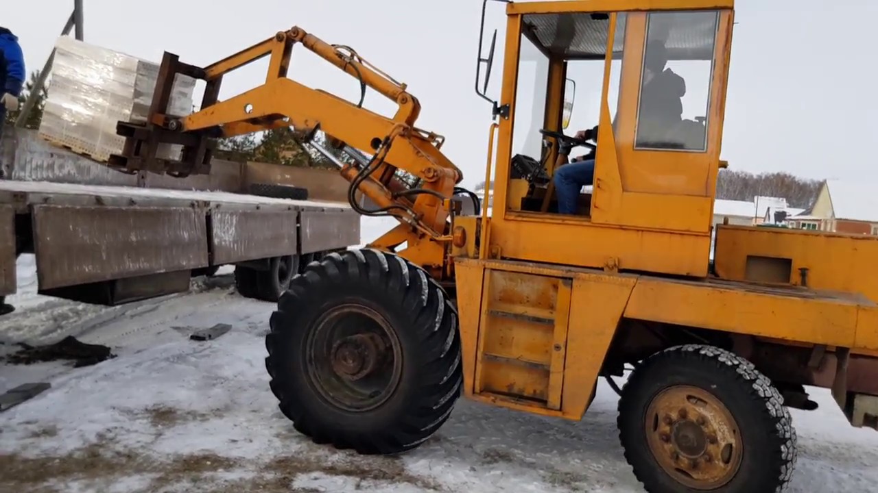 UN-053 старый, но не бесполезный. Разгружаем кирпич