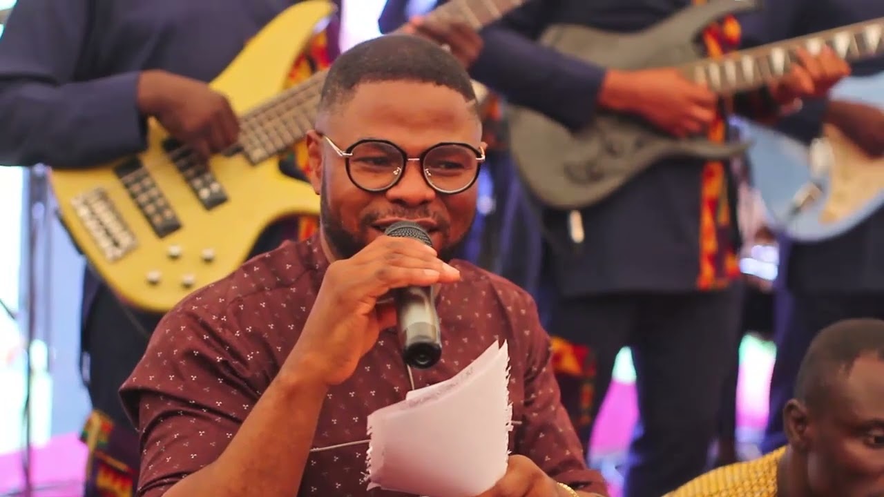 YINKA AYEFELE LIVE ON STAGE@ SIR CHIEF MOSES OLUREMI ADEWAKUN FUNERAL RECEPTION ILE-OLUJI ONDO STATE
