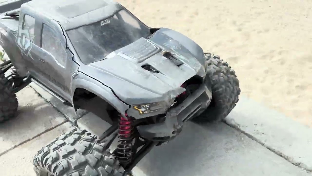 Xmaxx 8s bashing backflips will it survive ￼