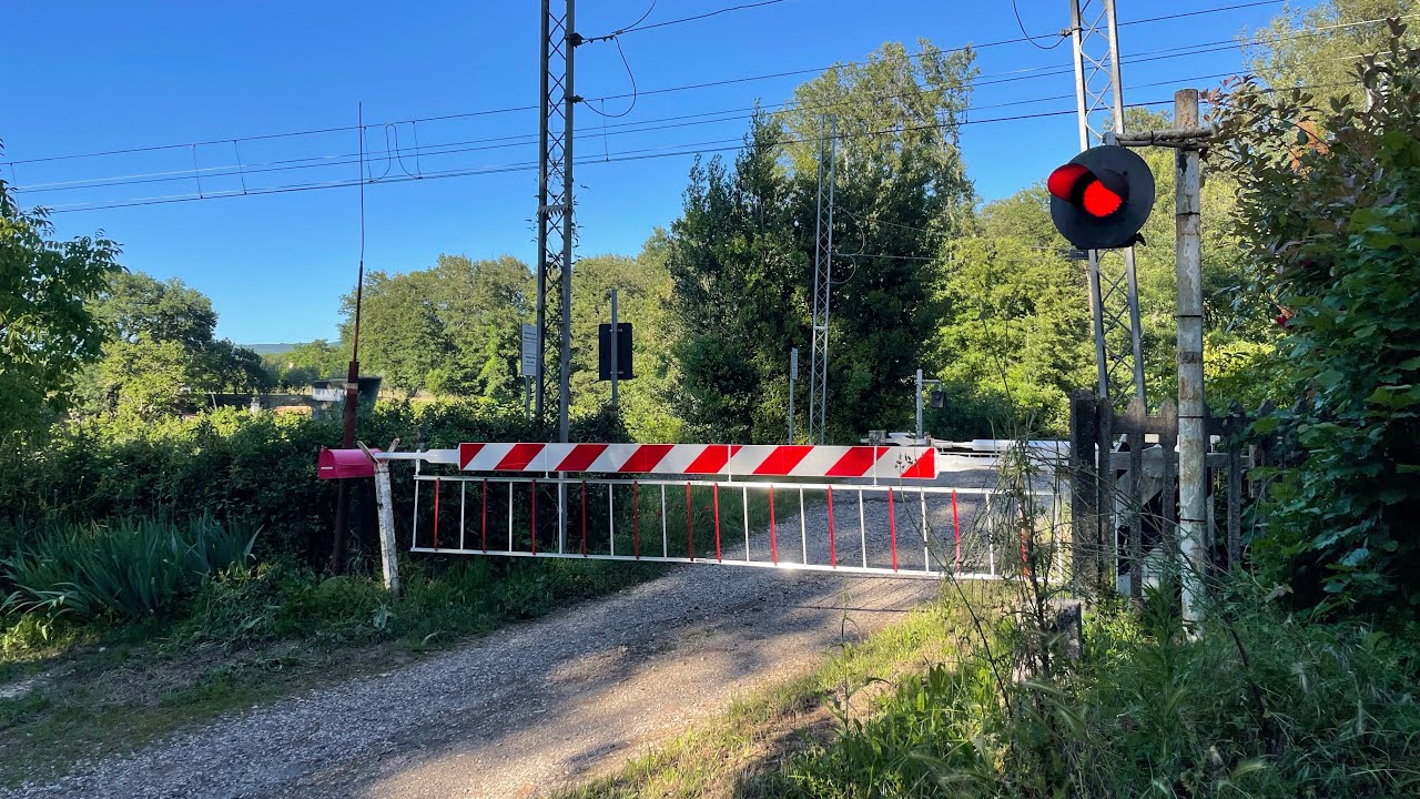Passaggio a livello di Via Fossogrande vicino alla Stazione di Vetralla