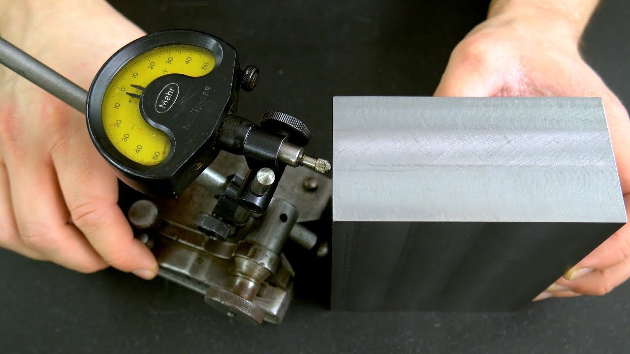 Measuring flatness, parallelism and perpendicularity on a surface plate.