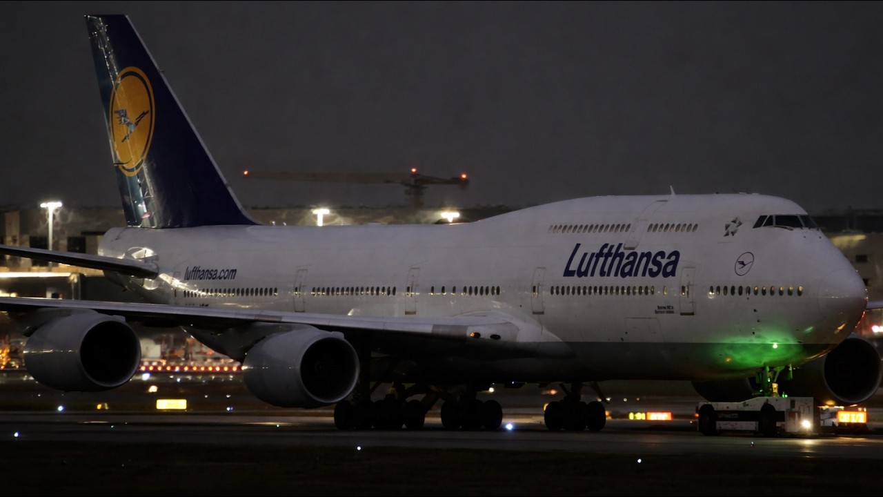 Night Lights Action | Lufthansa 747 & A321 | Towing at Frankfurt Airport (EDDF) | 4K