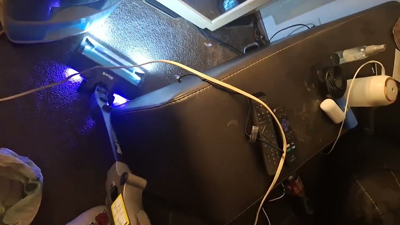 Vacuuming with shark power detect ip1251
