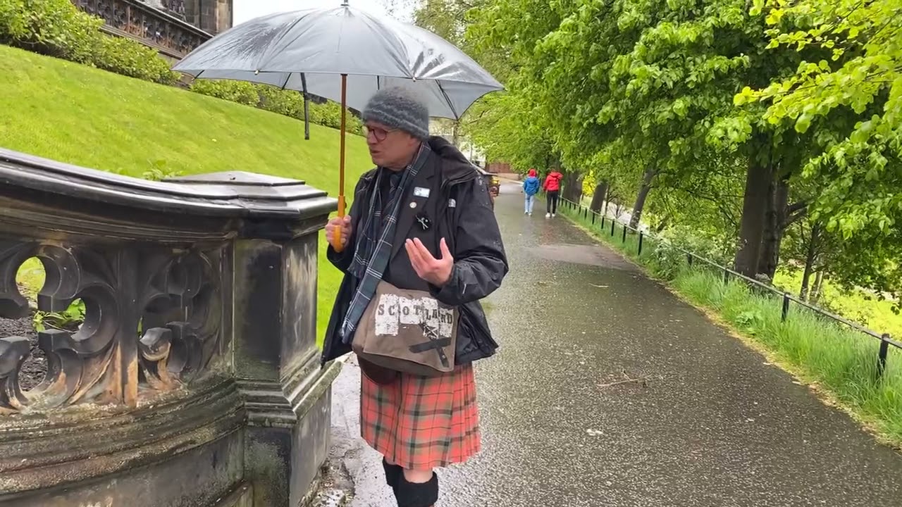 Award Winning Joe and Mike’s Virtual Tours : Guiding Edinburgh East End of Princes Street.